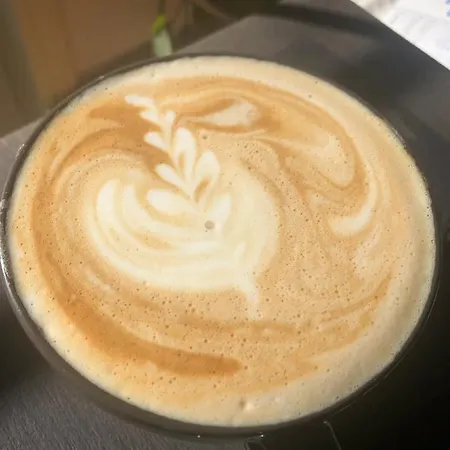 Holmes Cafe & *