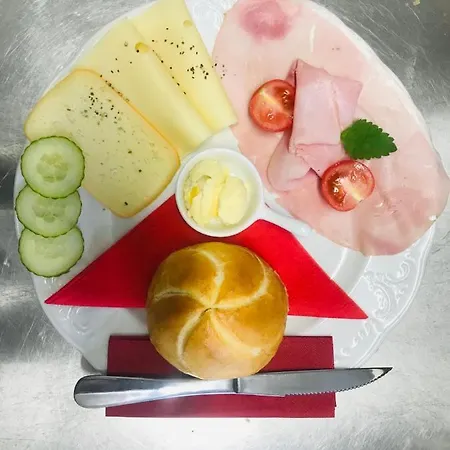 Holmes Cafe & לינה וארוחת בוקר אנגלהרטצל