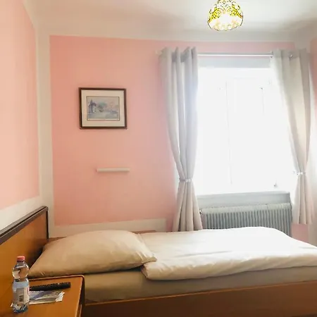 Holmes Cafe & אנגלהרטצל